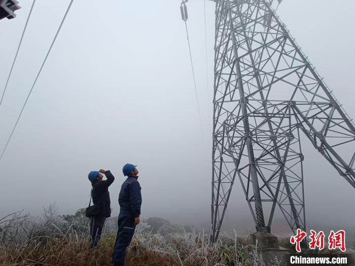 寒潮导致线路覆冰广西逾万用户供电受影响