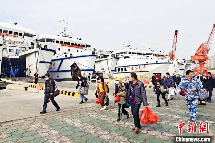 琼州海峡开启“春运模式”首日预计运送旅客8万人次