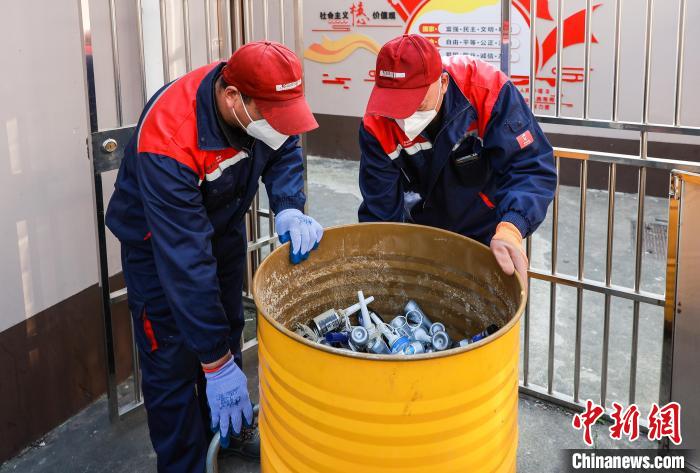 上海探索单位源有害垃圾规范化、专业化和标准化收运