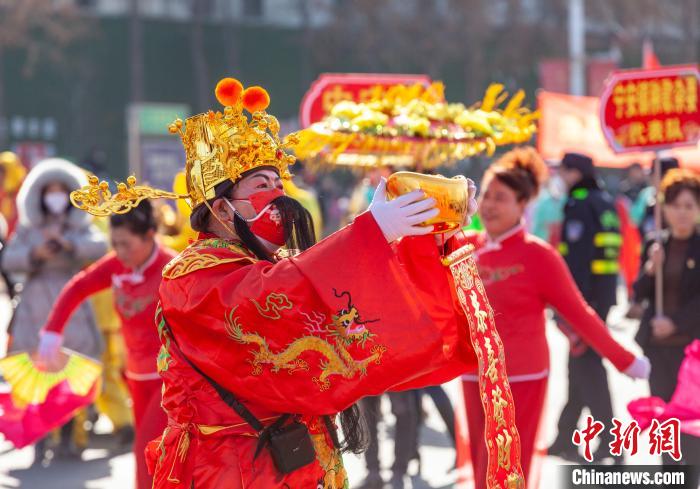 （新春走基层）宁夏中卫：“乡土非遗”社火“耍”出幸福年味