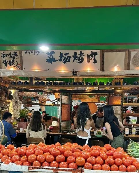 人均30+，火锅店开进菜市场，造噱头还是真赚钱？