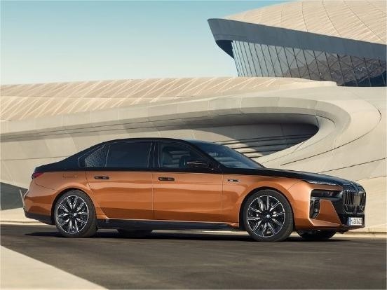 宝马最贵电动轿车！全新BMW i7 M70上市：起售价263万元