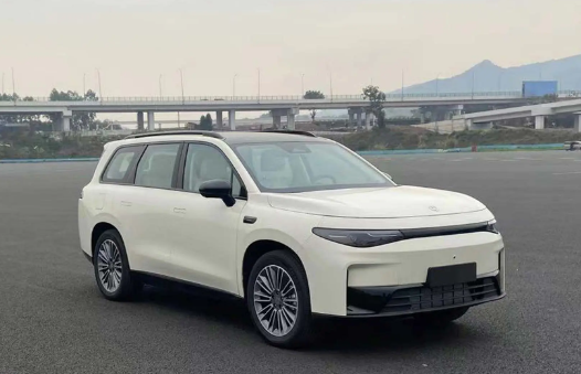 纯电增程双动力！零跑6座中大型SUV C16实车曝光